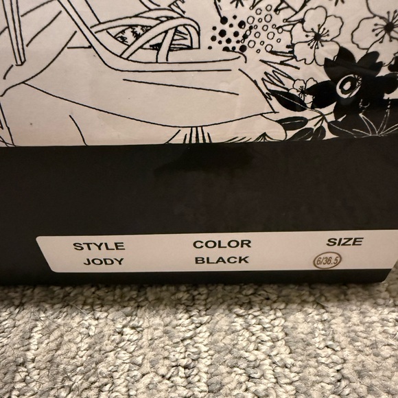 CL by Laundry Black and Tan Block Heels Size 6 - Picture 5 of 5